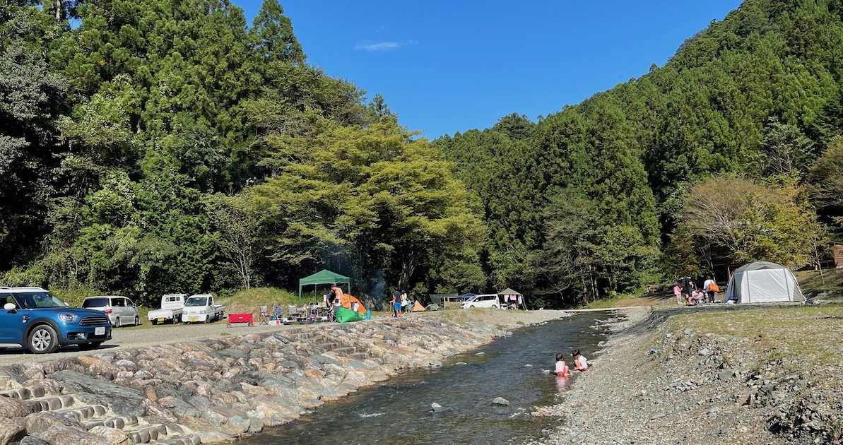 小川があるキャンプ場